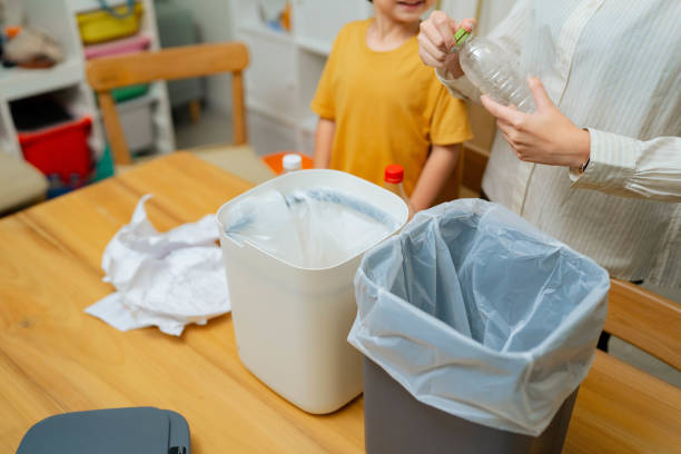 Effective Strategies to Clean a Trash Can and Eliminate Odors